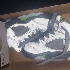 Toddler retro Jordan’s.